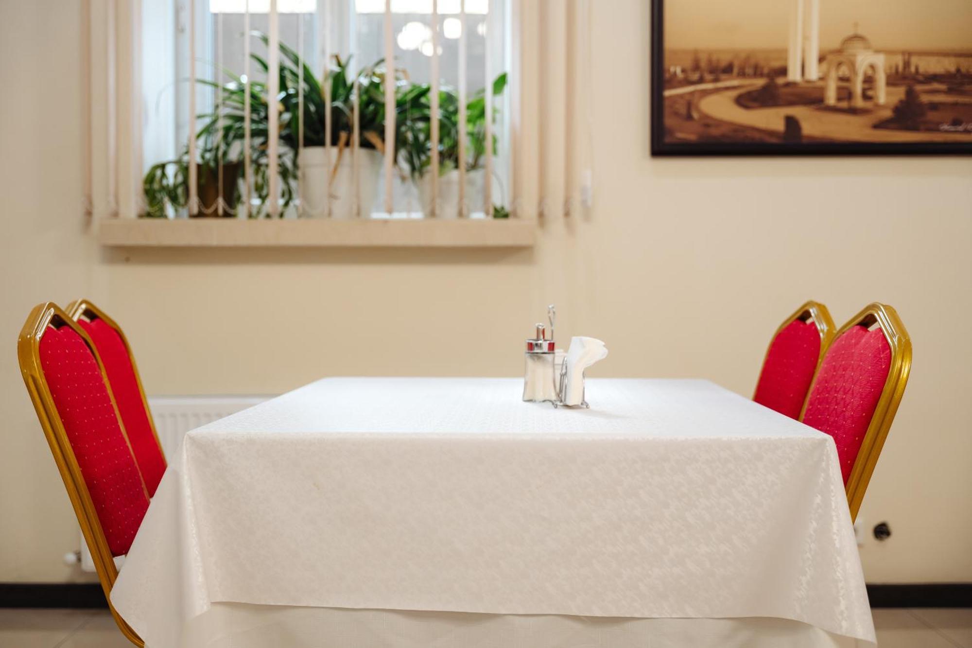 Comfort Hotel Chisinau Bagian luar foto