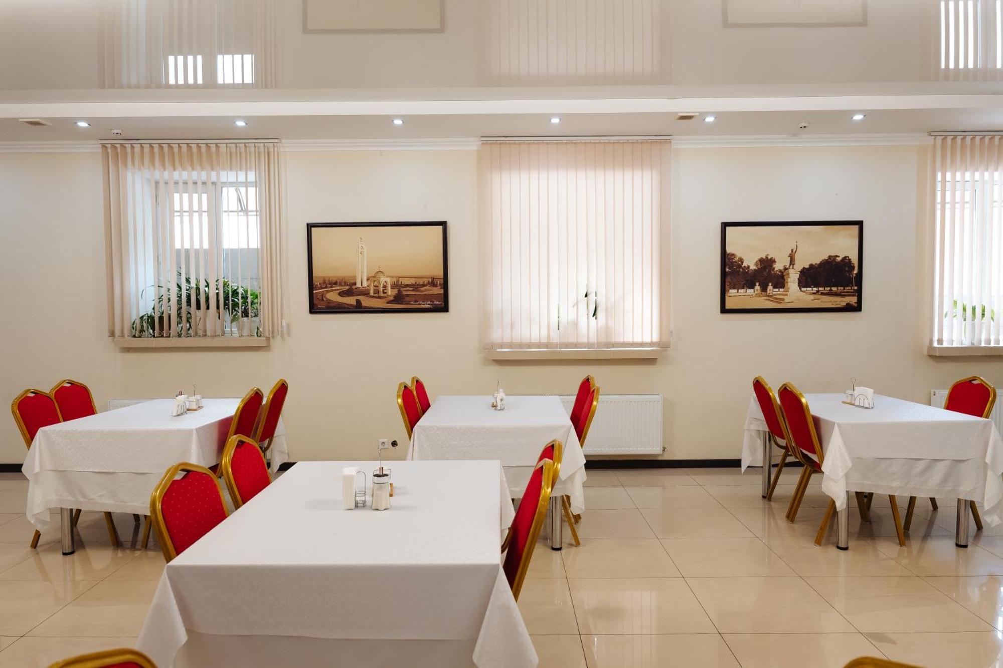 Comfort Hotel Chisinau Bagian luar foto